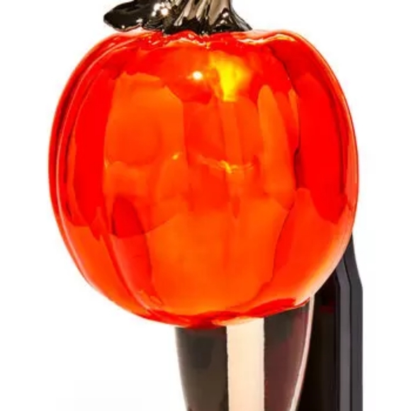 🍁Bath & Body Works Pumpkin with Skull Wallflower - Picture 2 of 2